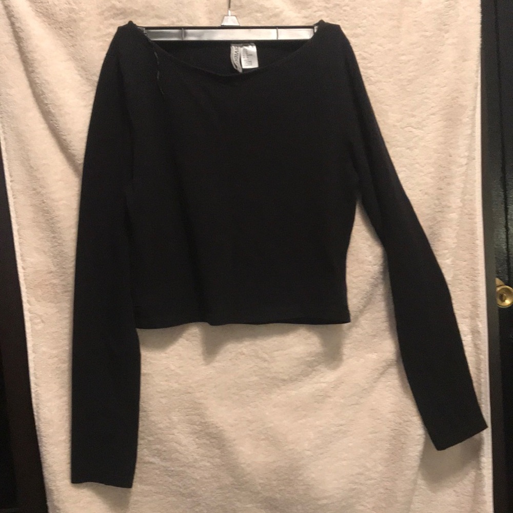 🦠 Black crop top